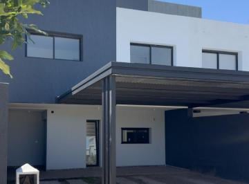 Casa de 6 ambientes, Córdoba · Hermoso Duplex con Pileta en Venta!