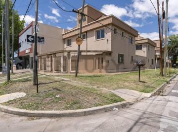 Casa · 80m² · 4 Ambientes · 1 Cochera · Casa Duplex en Venta en La Plata