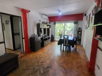 Departamento · 71m² · 4 Ambientes · En Venta Depto de 4 Amb. Al Frente con Balcon en Villa Crespo