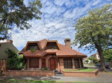 Casa de 5 ambientes, San Miguel · Chalet en Venta en Muñiz