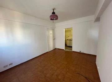 Departamento de 2 ambientes, Parque Patricios · Luminoso Dos Ambientes en Venta