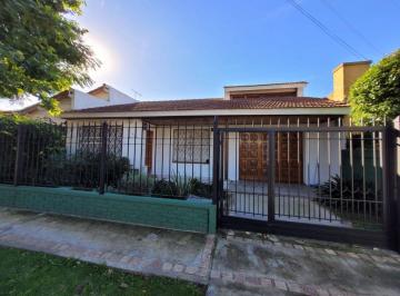 Casa de 4 ambientes, Almirante Brown · Apto Credito! Hermoso Chalet en Venta - Burzaco a 7 Cuadras de La Estacion