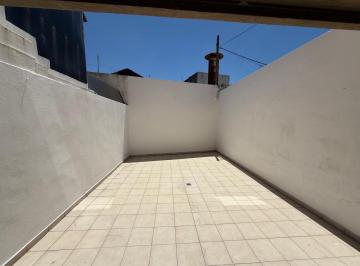 Departamento · 30m² · 2 Ambientes · Alquiler Departamento un Dormitorio y Patio, Escalera