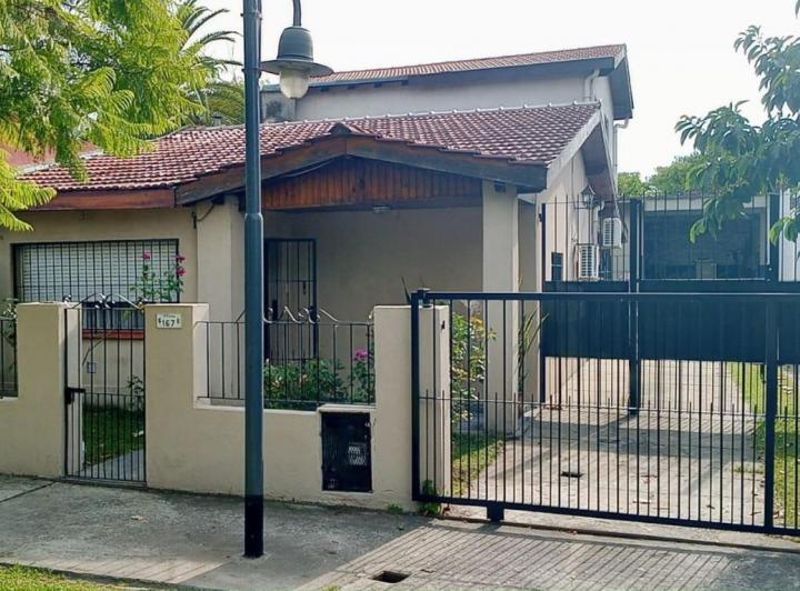 Casa · 248m² · 5 Ambientes · 4 Cocheras