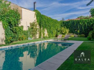 Casa · 230m² · 9 Ambientes · 2 Cocheras · Casa en Quinta Seccion