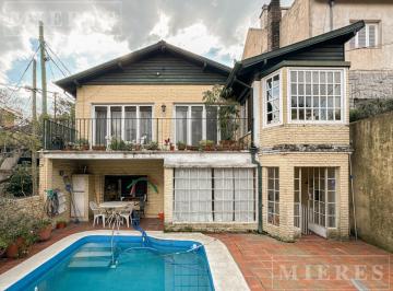 Casa · 277m² · 5 Ambientes · 2 Cocheras · Casa de Estilo Colonial Ubicada en Una de Las Mejores Zonas de La Barranca de Punta Chica en Venta