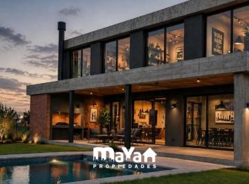 Casa · 215m² · 5 Ambientes · 4 Cocheras · Casa en Venta - El Naudir