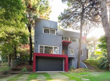 Casa · 389m² · 6 Ambientes · 1 Cochera · Casa en Venta Pinamar Norte