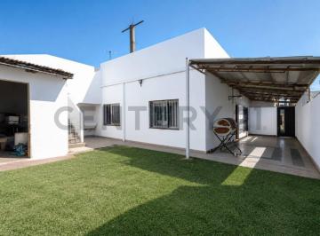 PH · 73m² · 3 Ambientes · PH 3 Ambientes a Refaccionar en Wilde - con Patio, Jardín y Terraza Propia - Apto Credito