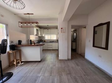 Casa · 80m² · 4 Ambientes · 1 Cochera · Venta de Casa 4 Ambientes