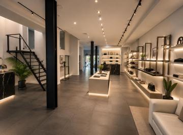 Local comercial · 164m² · 3 Ambientes · Alquiler de Local en Recoleta - Alto Transito de Gente - Multi Rubro