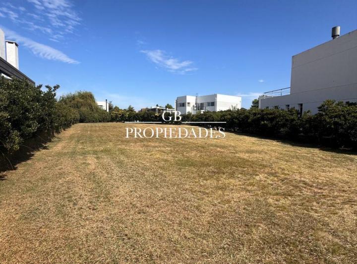 Terreno · 850m²