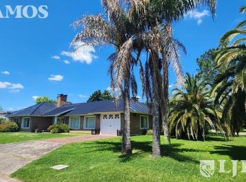 Casa · 183m² · 6 Ambientes · 4 Cocheras · Impecable Casa en Una Planta en Country Boca Raton Pilar