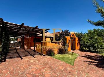 Casa · 197m² · 3 Ambientes · 5 Cocheras · Venta Casa San Marco a La Laguna Villanueva