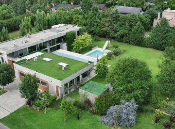 Casa · 508m² · 7 Ambientes · 4 Cocheras · Casa en Venta de 4 Dorm., en Kentucky Club de Campo. Calidad Premium
