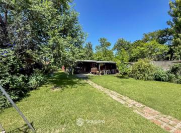 Casa · 112m² · 2 Dormitorios · 1 Cochera · Venta - Casa a Reciclar con Terreno en Funes - Funes.