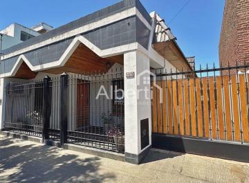 Casa de 4 ambientes, Morón · Venta Casa 4 Ambientes en Morón Sur con Quincho y Pileta.