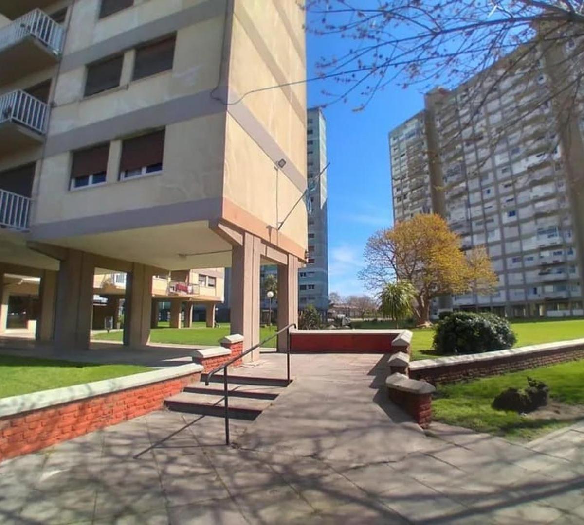 Dto. 3 amb. 48 M2. Living comedor - balcon. dos dormitorios. un baño completo.