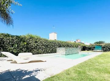 Casa · 280m² · 5 Ambientes · 4 Cocheras · Jardín Claret Exclusiva T500 m² Seguridad 24hs