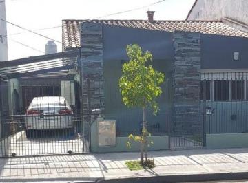 Casa 190m² Venta Ituzaingó Norte · Chalet en Venta, Excelente Estado en Ituzaingó Norte con 3 Dorm. y Jardín.
