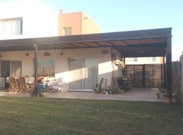 Casa · 100m² · 4 Ambientes · 2 Cocheras · Casa en Venta en Casas de San Patricio, Villa Nueva