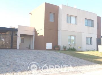 Casa · 100m² · 4 Ambientes · 2 Cocheras · Casa en Venta en Casas de San Patricio, Villa Nueva