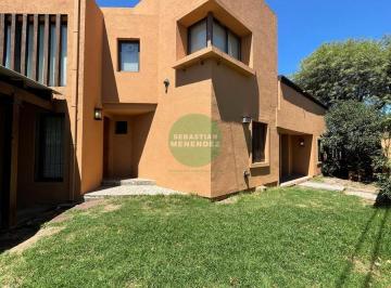 Casa · 310m² · 5 Ambientes · 2 Cocheras · Recibe 100% Menor - con Renta - 3 Dorm. - Casa Venta en Cerro de Las Rosas