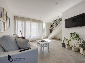 PH · 150m² · 5 Ambientes · 1 Cochera · PH en Villa Primera