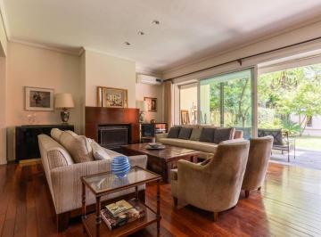 Casa · 378m² · 3 Dormitorios · 2 Cocheras · Carbajal y Freire