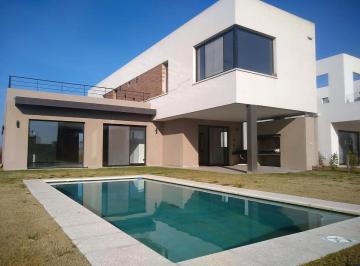 Casa · 208m² · 5 Ambientes · 2 Cocheras · Casa Moderna en Lote Interno de Barrio Vistas de Puertos!