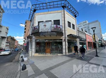 Local comercial · 132m² · 3 Ambientes · San Martin y La Paz. Local en Venta Sobre Peatonal!