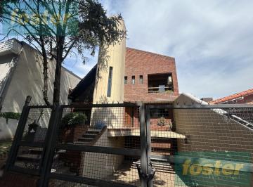 Casa · 200m² · 6 Ambientes · 2 Cocheras · Casa en Venta en Martinez