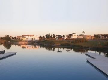 Casa · 320m² · 8 Ambientes · 10 Cocheras · Venta Casa Al Agua en Muelles, Puertos. Escobar