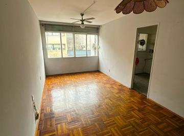 Departamento · 50m² · 3 Ambientes · Venta de Apartamento de 2 Dorm. en El Centro de Montevideo