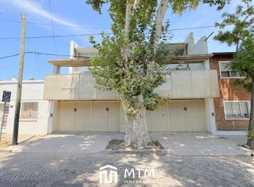 Casa · 115m² · 2 Dormitorios · 2 Cocheras · Casa en Venta Rosario, Arroyito.