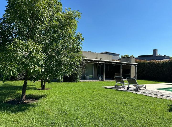 Casa · 150m² · 4 Ambientes · 1 Cochera