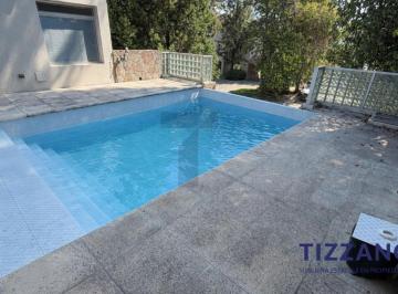 Casa · 258m² · 5 Ambientes · 7 Cocheras · Casa en Alquiler en Fincas de Iraola