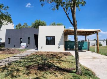 Casa · 153m² · 5 Ambientes · 1 Cochera · Excelente Casa a Estrenar Santa Emilia