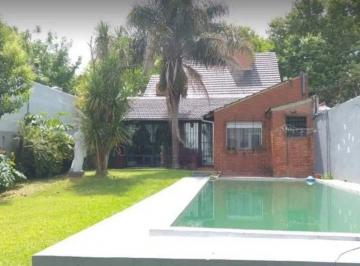 Casa de 5 ambientes, Morón · Chalet en Venta C/ Cochera en Morón