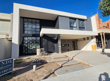 Casa · 286m² · 8 Ambientes · Casa en Venta La Luisita Premium 4 Dorm.