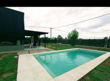 Casa de 3 ambientes, Funes · Alquiler Diario en Funes Para Pasar El Dia en Familia