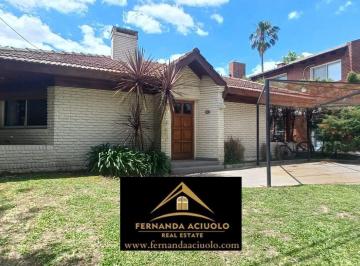 Casa · 120m² · 5 Ambientes · 1 Cochera · Casa en Venta con Pileta en Venado 2