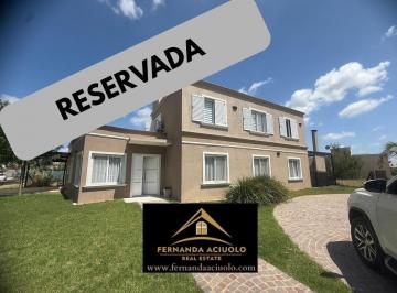 Casa · 182m² · 6 Ambientes · Hermosa Casa en Venta en Laguna Azul