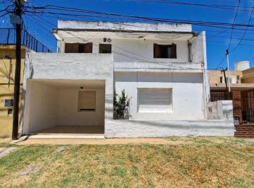 Casa de 7 ambientes, Granadero Baigorria · Granadero Baigorria, Excelente Ubicacion