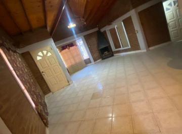 Casa de 5 ambientes, Rincón de los Sauces · Venta Casa Rincon de Los Sauces - a Cuadras del Shopping y Espacios Verdes.