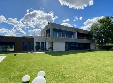 Casa · 653m² · 7 Ambientes · 2 Cocheras · Casa en Hudson Greenville Polo
