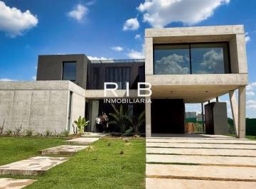 Casa de 5 ambientes, Pilar · Excelente Propiedad Moderna en La Calesa - Acepta Financiación o Permuta