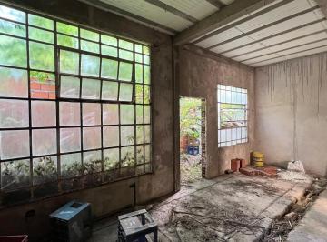 Casa · 70m² · 4 Ambientes · 1 Cochera · Casa en Venta a Reciclar - Zona Sur