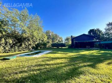 Quinta vacacional · 140m² · 4 Ambientes · 2 Cocheras · Venta Casa Quinta Capilla del Señor Jardin Piscina