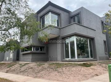 Casa de 6 ambientes, Las Cañas · Proyectqa Vende Casa en Barrio Barraca Country